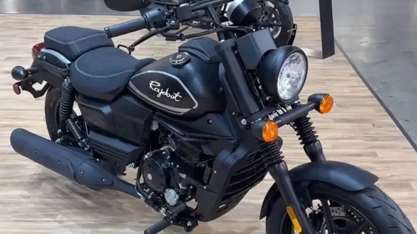 New Rajdoot Bike 2025: बाइक का रेट्रो-आधुनिक लुक, युवाओं के लिए आकर्षक डिजाइन के साथ