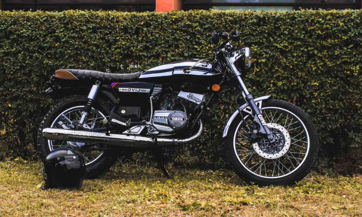 Yamaha Rx 100 की वापसी! अब मिलेगा माइलेज भी और पावर भी – जानिए लॉन्च डेट! 6 Yamaha Rx 100 2025 नया मॉडल – क्लासिक रेट्रो डिज़ाइन और दमदार इंजन के साथ