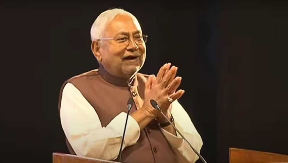 Naya Chunavi Hathiyar: नीतीश कुमार का देखिए कैसा है उनका हाईटेक प्रचार रथ!