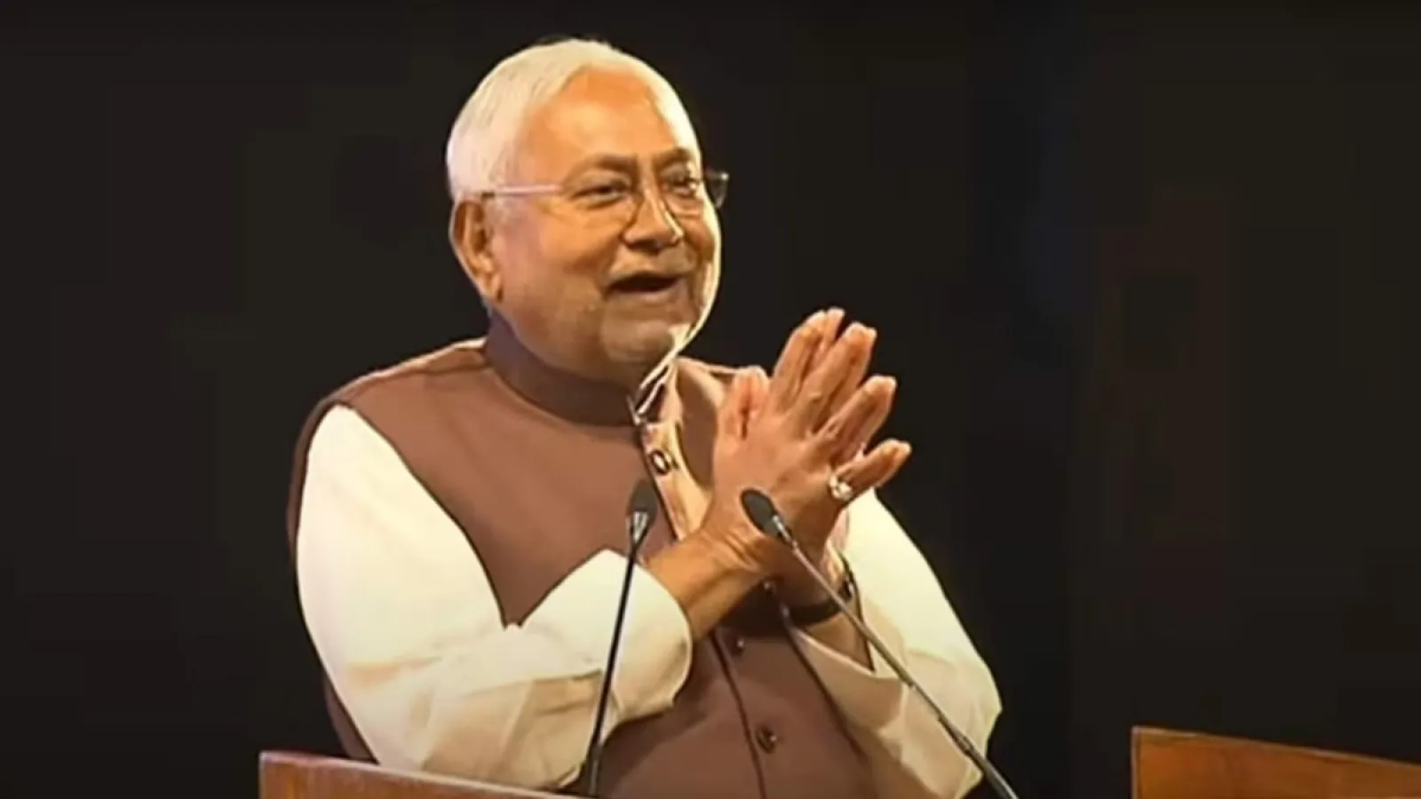 Naya Chunavi Hathiyar: नीतीश कुमार का देखिए कैसा है उनका हाईटेक प्रचार रथ!