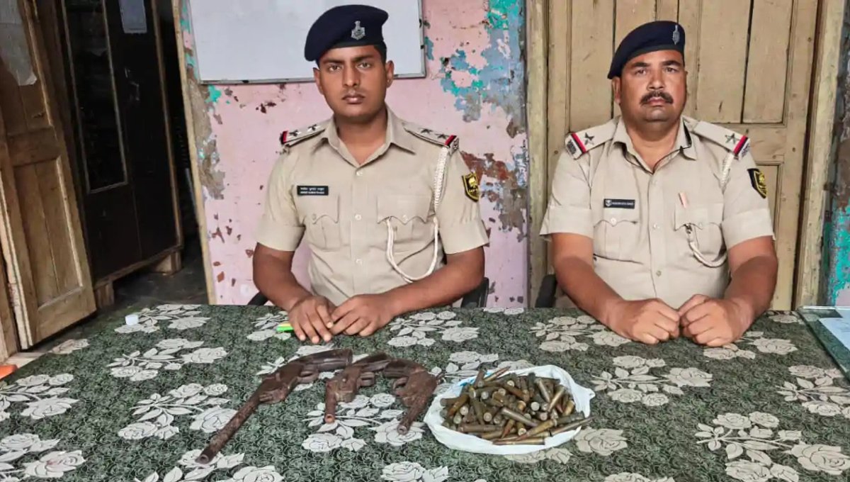 Muzaffarpur Csp लूटकांड का मास्टरमाइंड गिरफ्तार: देसी कट्टा और नकदी के साथ पकड़ा गया आरोपी 2 Muzaffarpur Csp लूटकांड का मास्टरमाइंड गिरफ्तार: देसी कट्टा और नकदी के साथ पकड़ा गया आरोपी