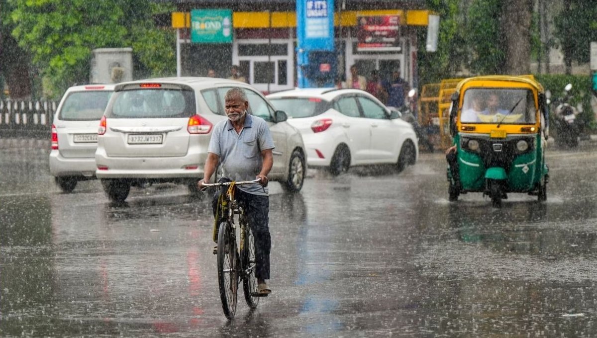 Bihar Mein Bhisar Barish Ka Kahar: 11 जिलों में खतरे की घंटी, लोगों से सतर्क रहने की अपील 6 Bihar Mein Bhisar Barish Ka Kahar: 11 जिलों में खतरे की घंटी, लोगों से सतर्क रहने की अपील