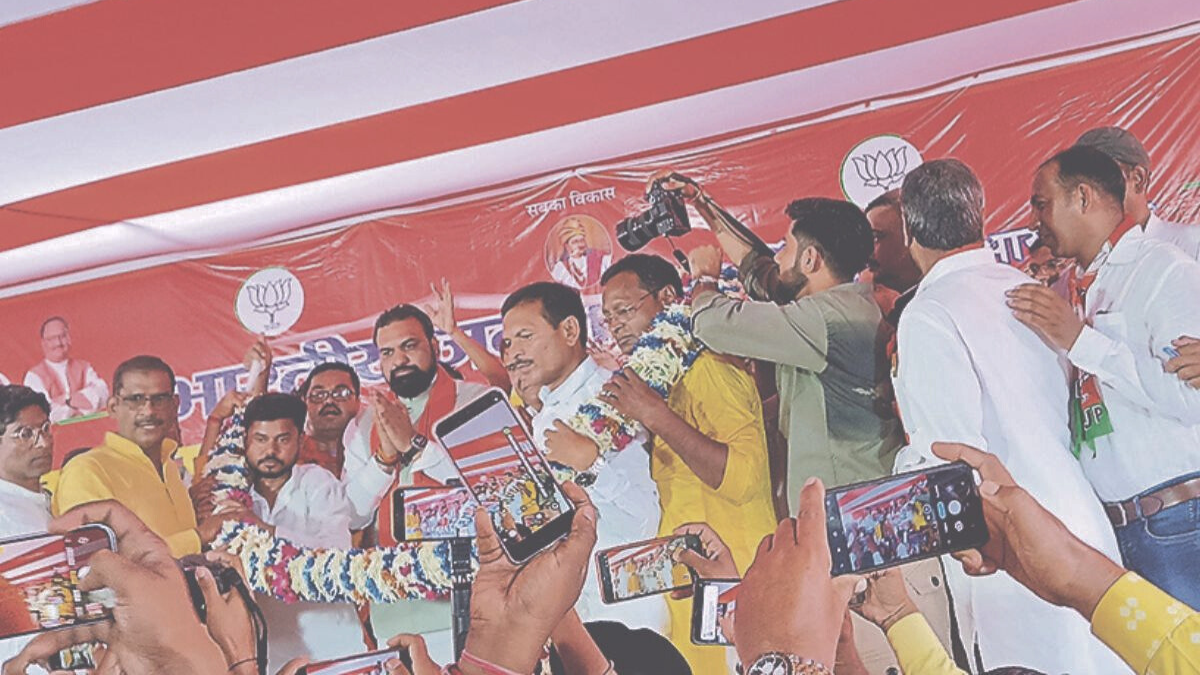 Bihar Politics 2025: Samrat Chaudhary at Manpur ceremony addressing Kushwaha society, targets Lalu Prasad Yadav and promises employment