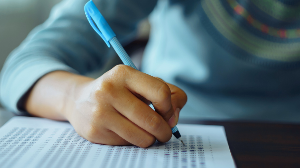 Haryana CET Exam 2025 में जुड़वा बहनों की वेरिफिकेशन के दौरान पुलिस लाइन में पूछताछ