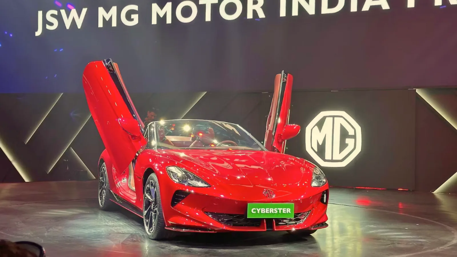 MG Cyberster Launching In India – इलेक्ट्रिक स्पोर्ट्स कार की पहली झलक 25 जुलाई 2025 को