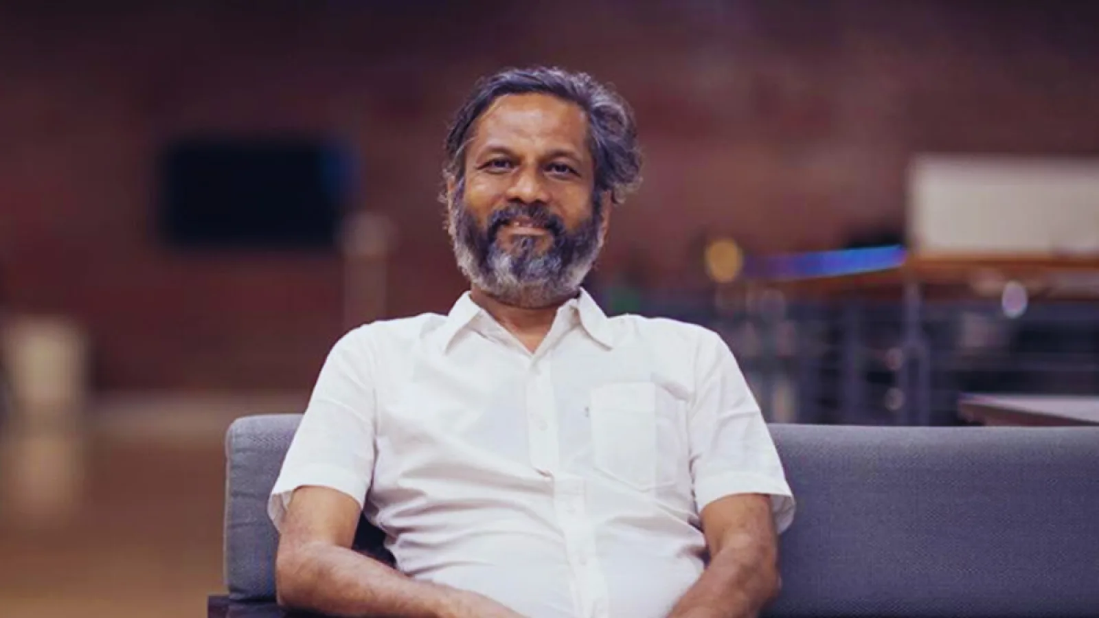 Sridhar Vembu Success Story: Sridhar Vembu standing in his rural Zoho office in Tamil Nadu, symbol of Indian entrepreneurial success