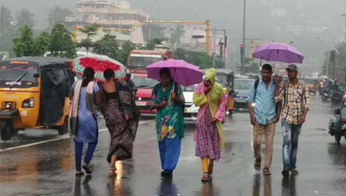Weather Today Alert: बिहार में बाढ़ और बिजली गिरने का खतरा, सरकार अलर्ट पर 6 Weather Today: बिहार में भारी बादल और बिजली गिरने का दृश्य, तेज आंधी और बारिश का अलर्ट जारी