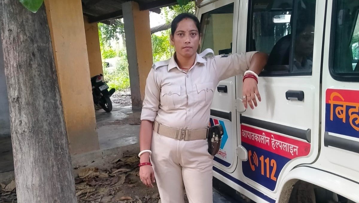 Female officer died: समस्तीपुर अस्पताल में प्रसव के दौरान मौत – आपातकालीन वार्ड के बाहर का दृश्य