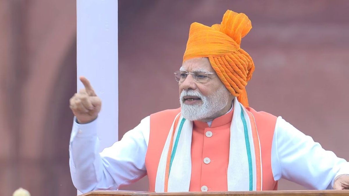 प्रधानमंत्री नरेंद्र मोदी लाल किले से स्वतंत्रता दिवस पर भाषण देते हुए