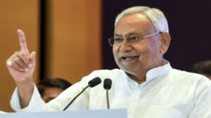 नीतीश कुमार बिहार चुनाव 2025 में विशेष आर्थिक पैकेज का ऐलान करते हुए