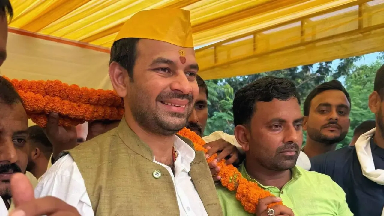 तेज प्रताप यादव ने नई पार्टी और चुनाव चिन्ह के साथ चुनावी मैदान में एंट्री की