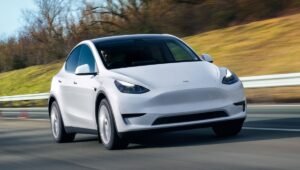 Tesla Model Y भारत लॉन्च 2025: ₹67.89 लाख से शुरू, जानिए शानदार Features और बुकिंग अपडेट