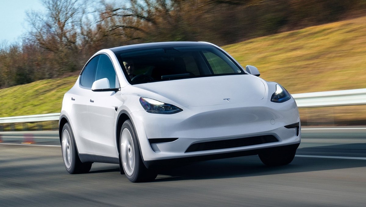 Tesla Model Y भारत लॉन्च 2025: ₹67.89 लाख से शुरू, जानिए शानदार Features और बुकिंग अपडेट