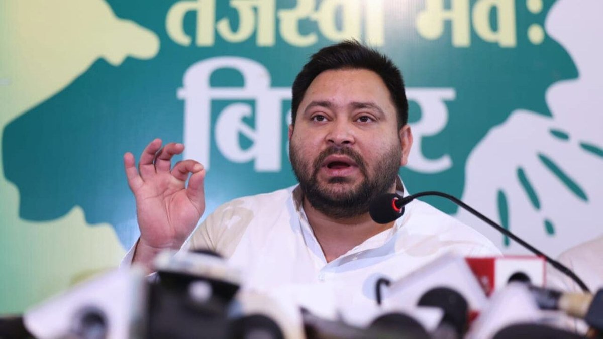Tejashwi Yadav addressing Bihar Election 2025 rally with Lalu Prasad Yadav