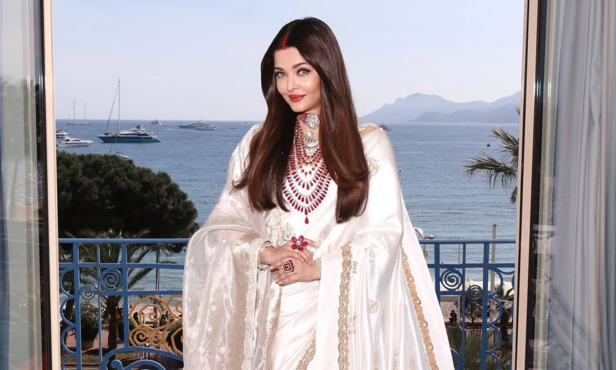 Salman Khan And Aishwarya Rai Net Worth: कौन है सबसे अमीर? जानिए दोनों स्टार्स की दौलत का अंतर 2 Salman Khan And Aishwarya Rai Net Worth Comparison 2025 — सलमान खान और ऐश्वर्या राय की संपत्ति और अमीरी की तुलना दिखाता बिजनेस रिपोर्ट इमेज।