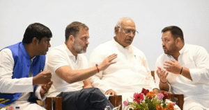 Bihar Election 2025: एनडीए में सीट बंटवारे पर सियासी घमासान, कुशवाहा-चिराग-मांझी के बयान से बढ़ी चर्चा 4 Bihar Election News: मुकेश सहनी और कांग्रेस के बीच सीट शेयरिंग विवाद, महागठबंधन में बढ़ा राजनीतिक तनाव।