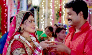 Pawan Singh Wife News: सोशल मीडिया पर मचा तूफान, ज्योति सिंह ने पति को दी खुली चुनौती! 4 Karwa Chauth Bhojpuri Song ‘Aaj Karwa Chauth Hai’ Featuring Kalpana Patowary Trending On Youtube, Women Celebrating Karwa Chauth In Traditional Attire