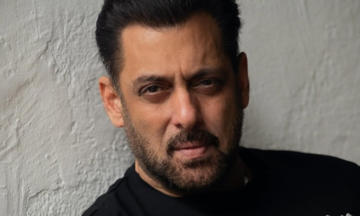 Salman Khan And Aishwarya Rai Net Worth: कौन है सबसे अमीर? जानिए दोनों स्टार्स की दौलत का अंतर 6 Salman Khan And Aishwarya Rai Net Worth Comparison 2025 — सलमान खान और ऐश्वर्या राय की संपत्ति और अमीरी की तुलना दिखाता बिजनेस रिपोर्ट इमेज।