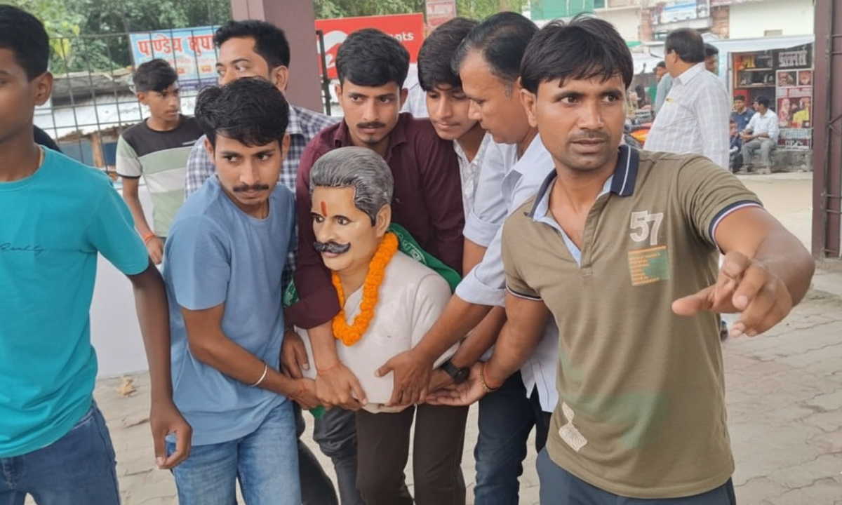 Samastipur News: स्वतंत्रता सेनानी हरे कृष्ण राय की प्रतिमा का अनावरण, 33 साल बाद मिला सम्मान 2 Samastipur News: Samastipur में स्वतंत्रता सेनानी हरे कृष्ण राय की प्रतिमा का अनावरण 33 साल बाद