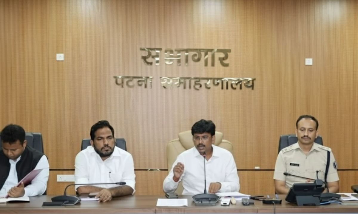 Bihar Election 2025 Date Out: बिहार विधानसभा चुनाव 2025 की तारीखें घोषित, पटना की 14 सीटों पर 6 नवंबर को वोटिंग 2 Bihar Election 2025 Date Out: बिहार विधानसभा चुनाव की तारीखों की घोषणा, पटना में पहले चरण का मतदान 6 नवंबर को