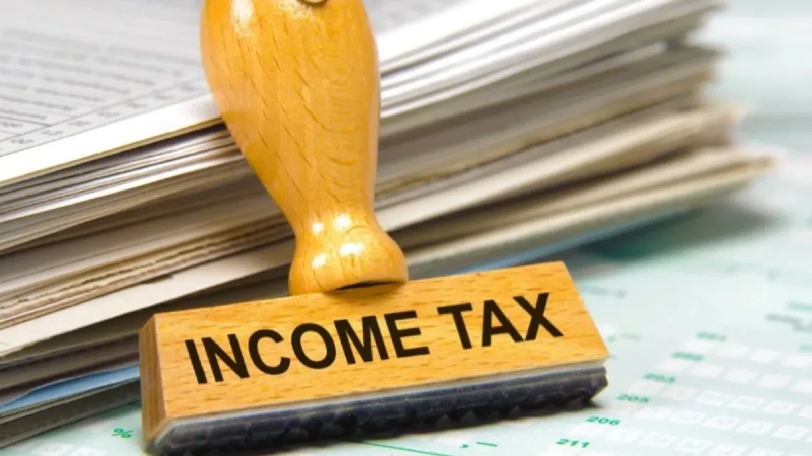 1 अप्रैल से बदलेगा Income tax का पूरा खेल! आपकी सैलरी पर कितना पड़ेगा असर?