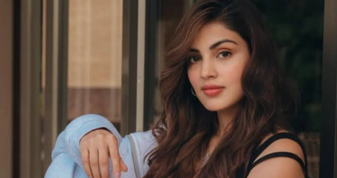 Rhea Chakraborty: सोशल मीडिया से दूर हुईं रिया चक्रवर्ती, बोलीं- खुद को फिर महसूस करना है